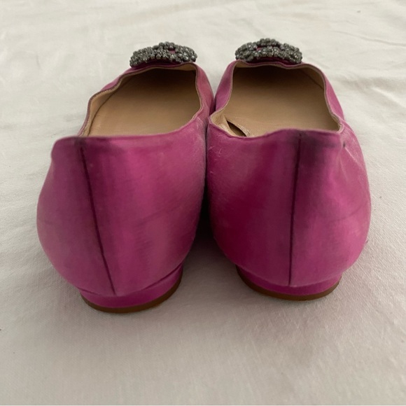 Manolo Blahnik Hangisiflat Crystal-Buckle Satin Point-Toe Flats - Picture 7 of 14